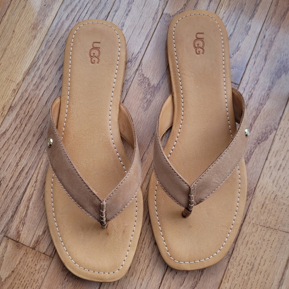 UGG TUOLUMNE Almond Leather Flip Flops W11 - Picture 4 of 13
